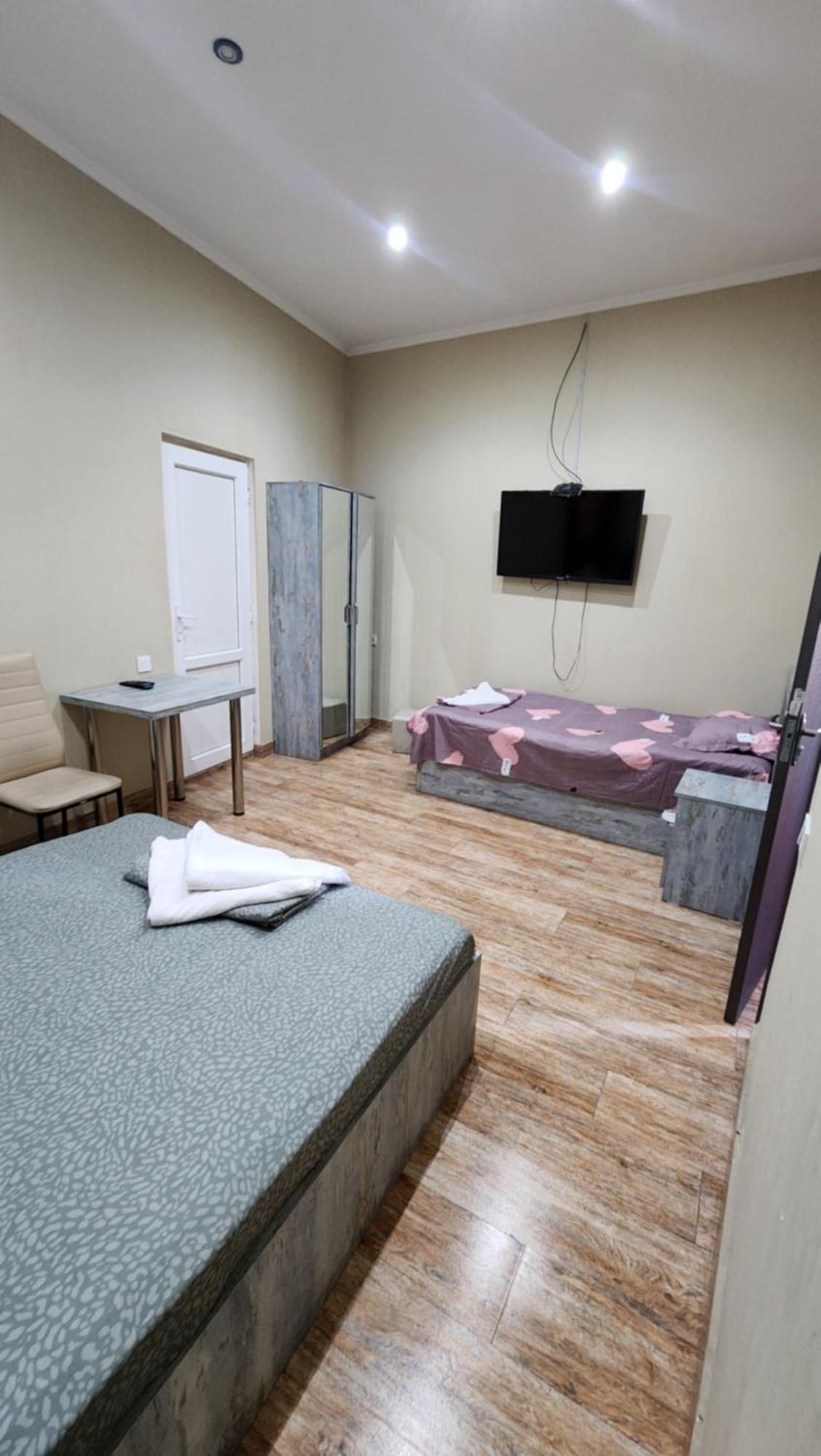 Hotel ,,Mega" Tbilisi Bagian luar foto